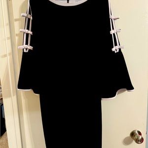 Black dress very elegant, flares sleeves with white bows, full zipperin the back